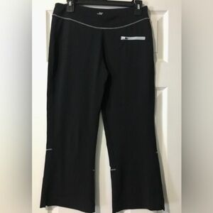 Alo CoolFit - Black cropped workout yoga Activewear pants. Size-XL
